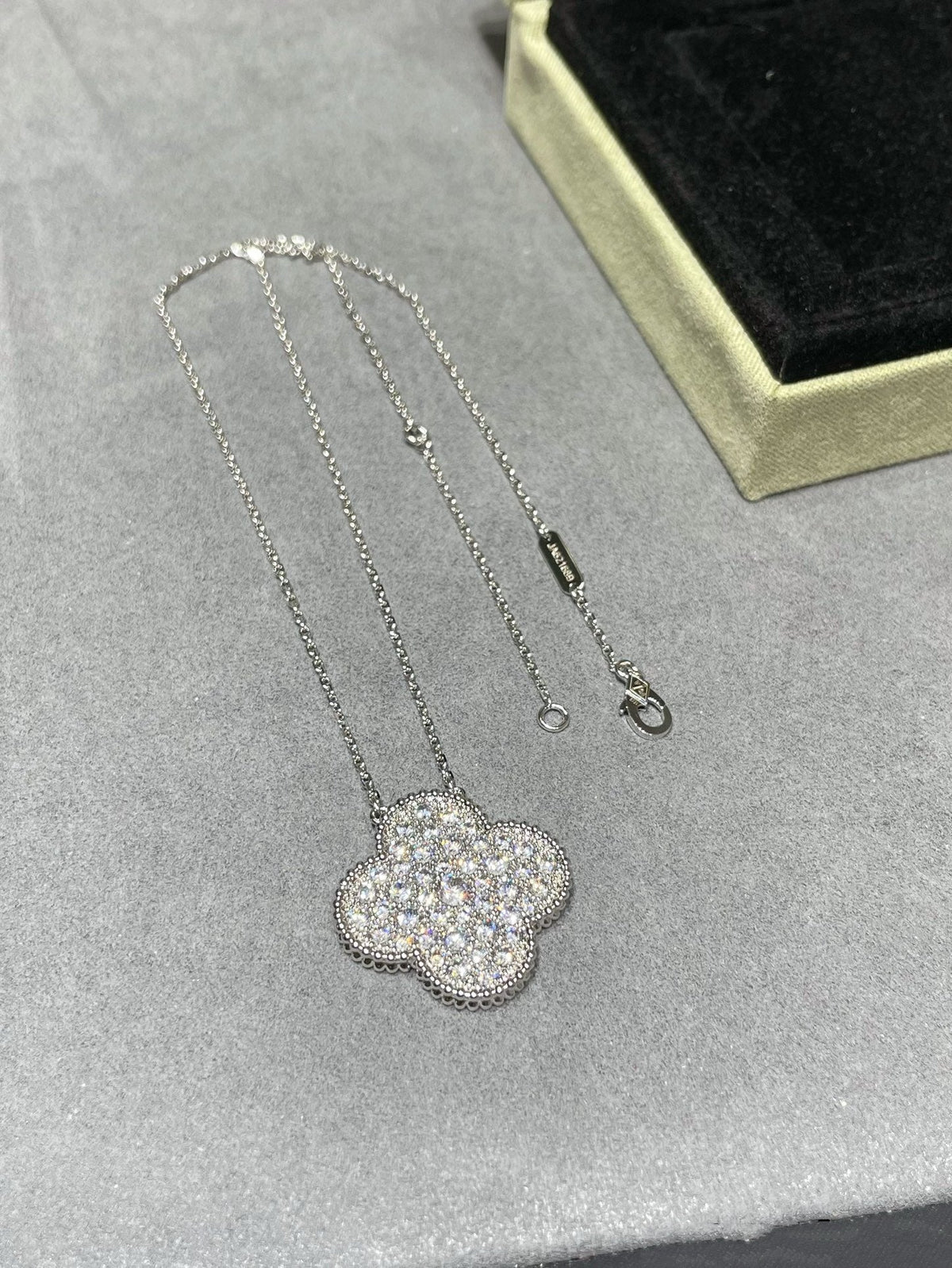 [Royal&Vicky]CLOVER 25MM LARGE PENDANT DIAMOND PAVED SILVER NECKLACE
