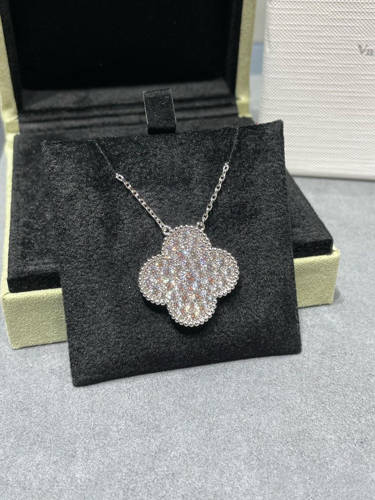 [Royal&Vicky]CLOVER 25MM LARGE PENDANT DIAMOND PAVED SILVER NECKLACE