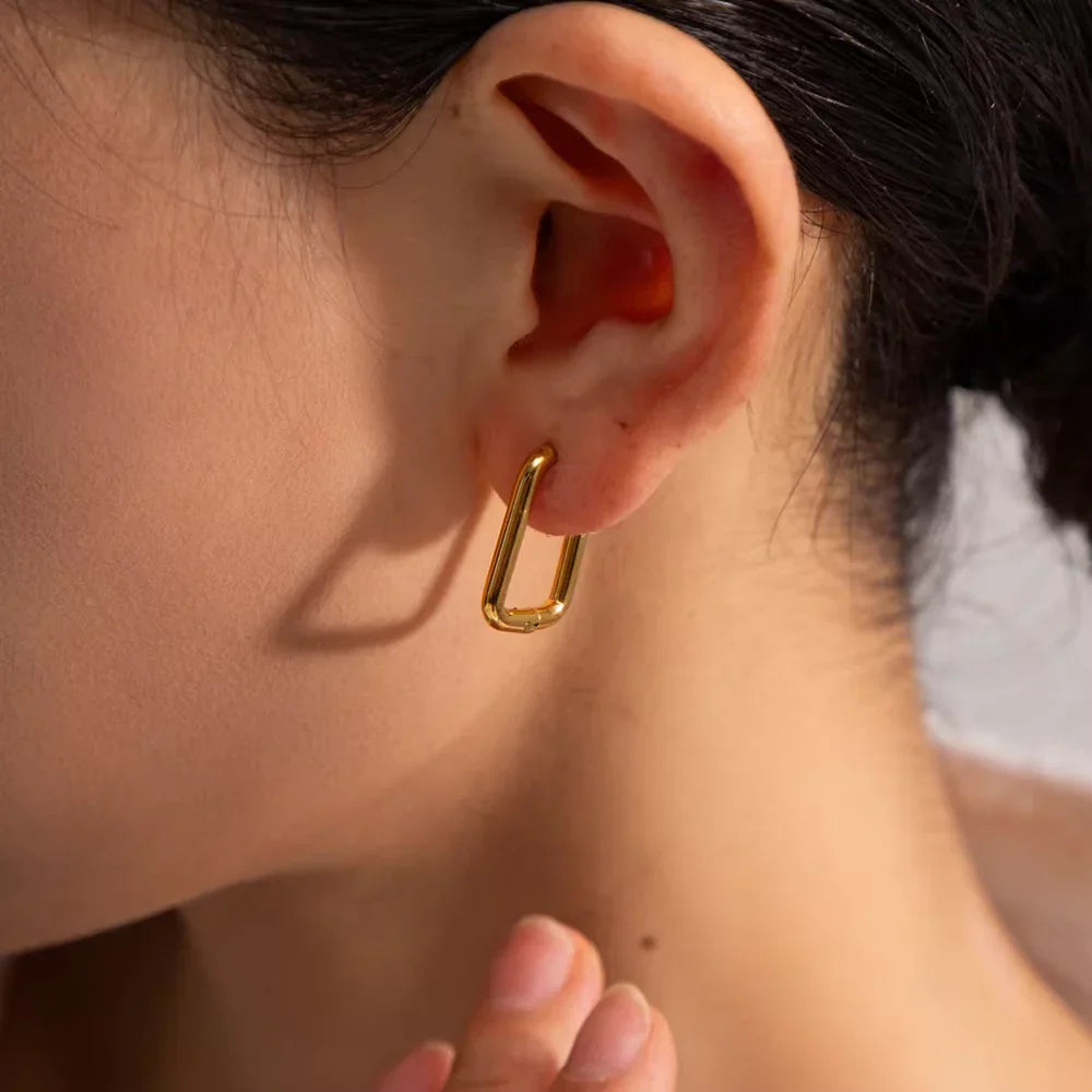 [Royal&Vicky]Ambrielle Gold U Hoops
