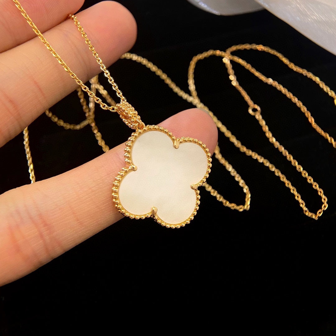 [Royal&Vicky]CLOVER 25MM MOP LARGE PENDANT NECKLACE