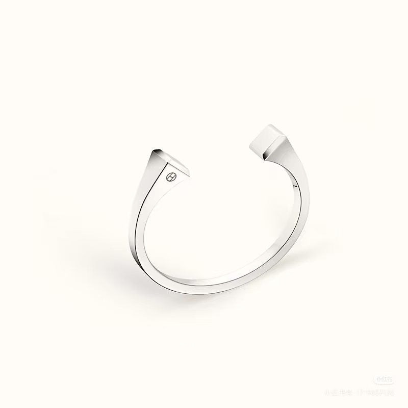 [Royal&Vicky]CLOU DE FORGE SQUARE CONE STUDS OPEN CUFF ONE SIZE
