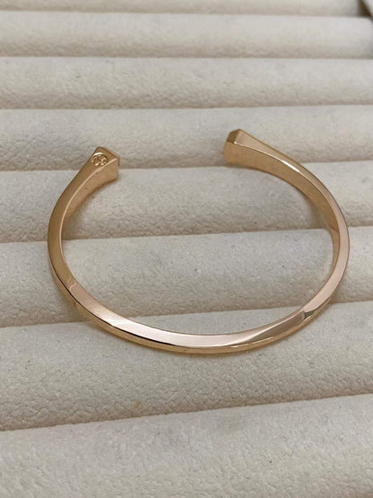 [Royal&Vicky]CLOU DE FORGE SQUARE CONE STUDS OPEN CUFF ONE SIZE