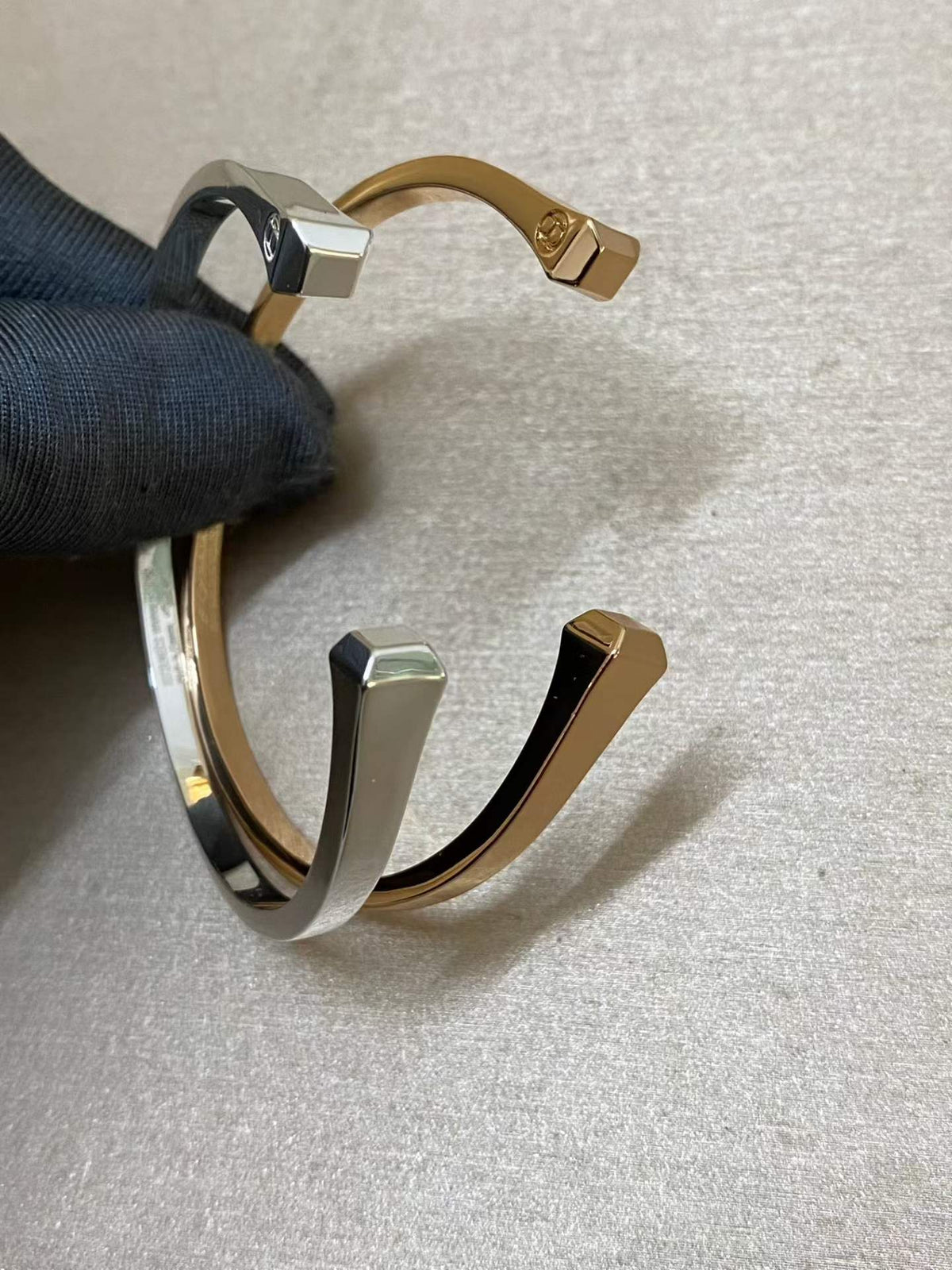 [Royal&Vicky]CLOU DE FORGE SQUARE CONE STUDS OPEN CUFF ONE SIZE