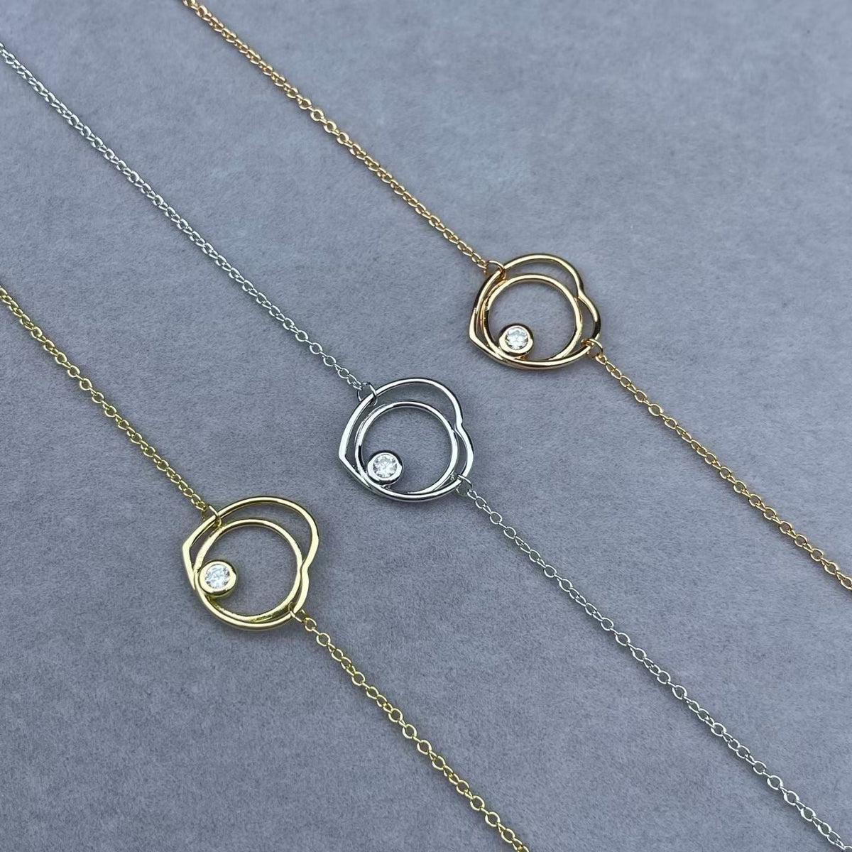 [Royal&Vicky]HOLLOW HEART SINGLE DIAMOND BRACELET