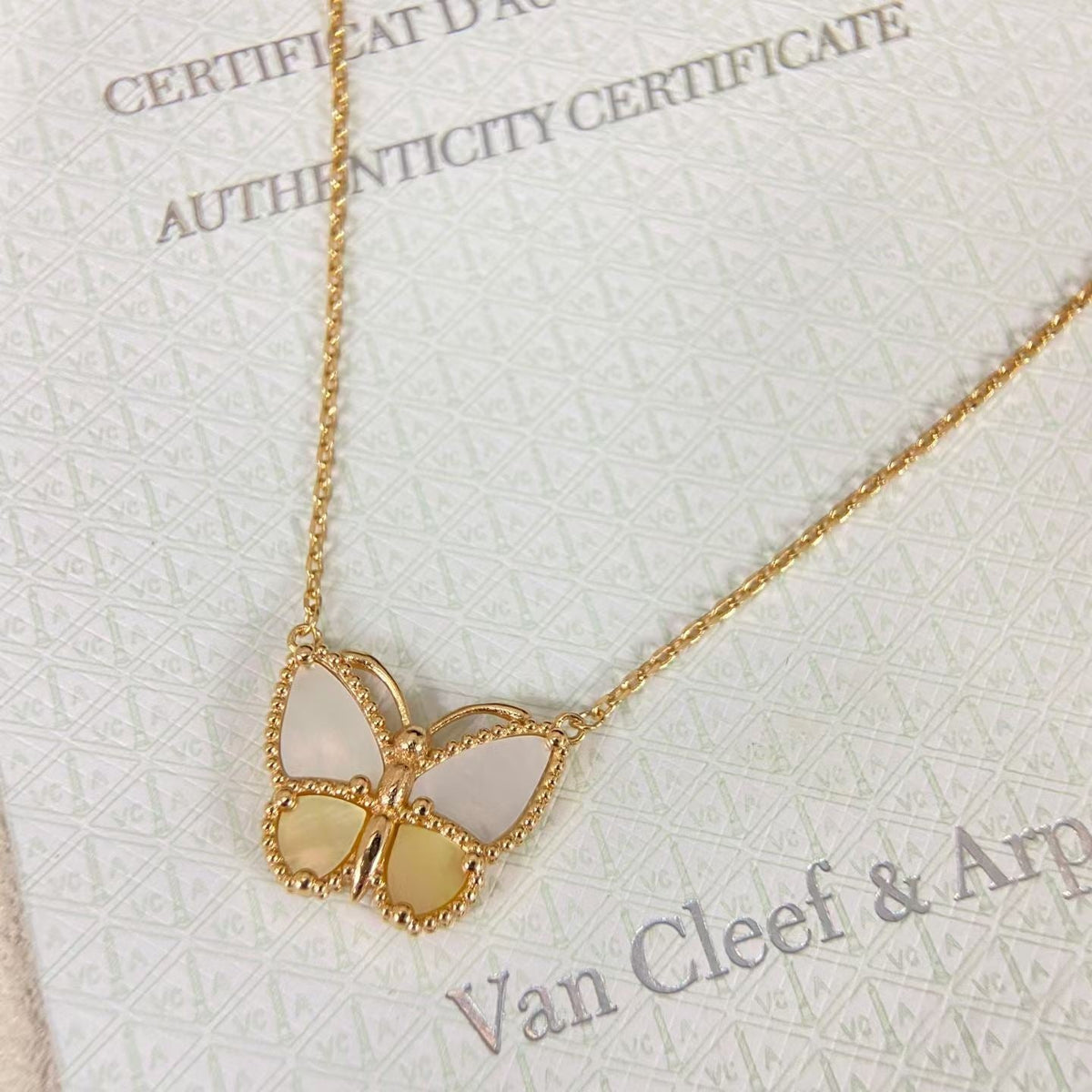 [Royal&Vicky]NEW ROSE GOLD WHITE MOTHER OF PEARL BUTTERFLY NECKLACE