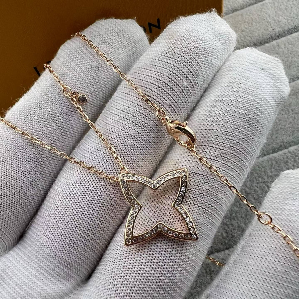 [Royal&Vicky]FOUR-LEAF CLOVER OPENWORK NECKLACE