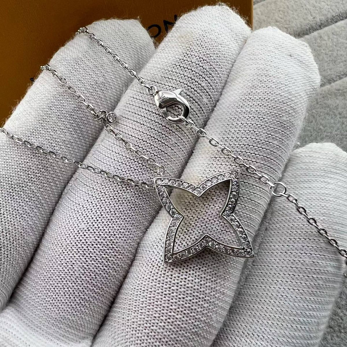 [Royal&Vicky]FOUR-LEAF CLOVER OPENWORK NECKLACE