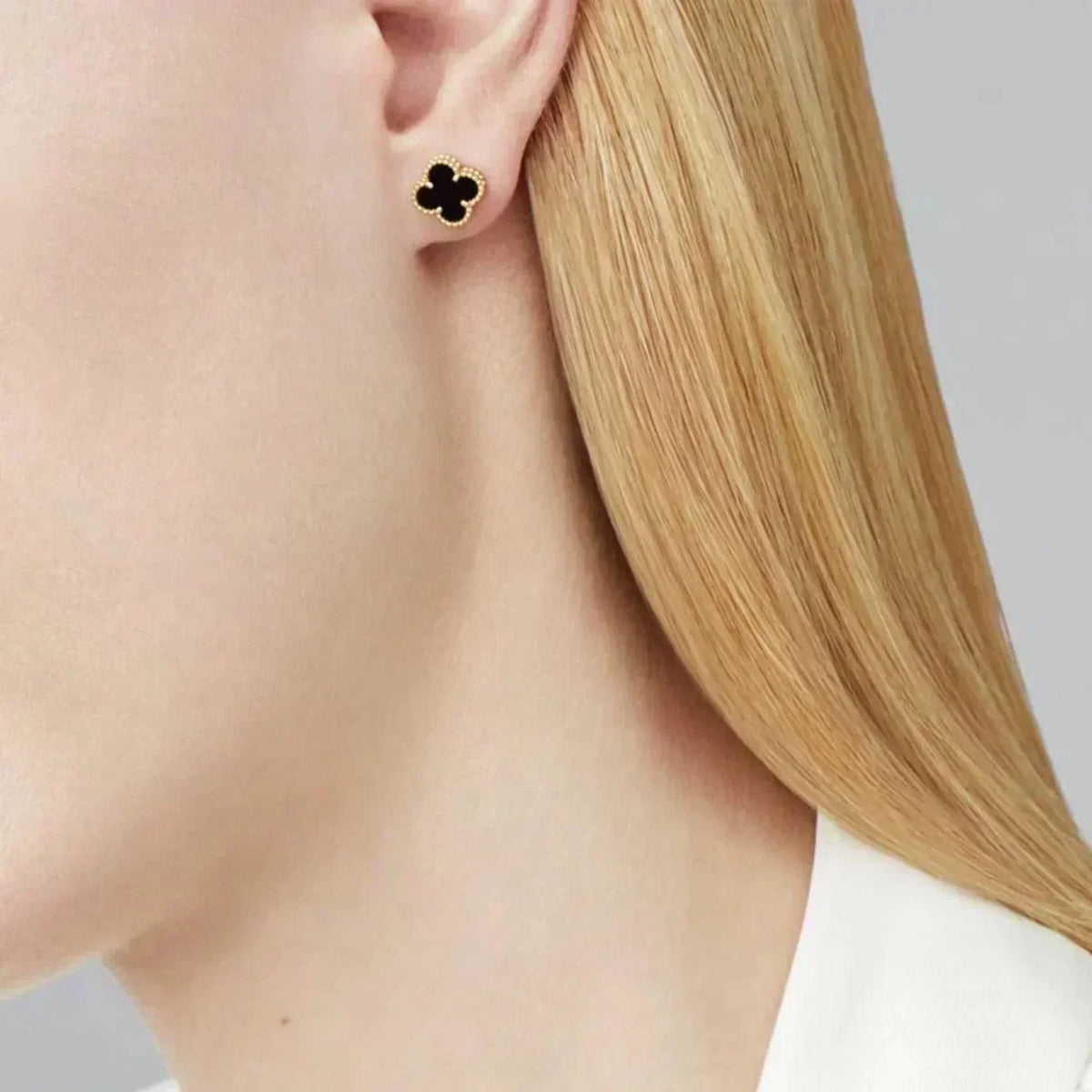 [Royal&Vicky]CLOVER MINI 9.5MM BLACK MOP EARRINGS