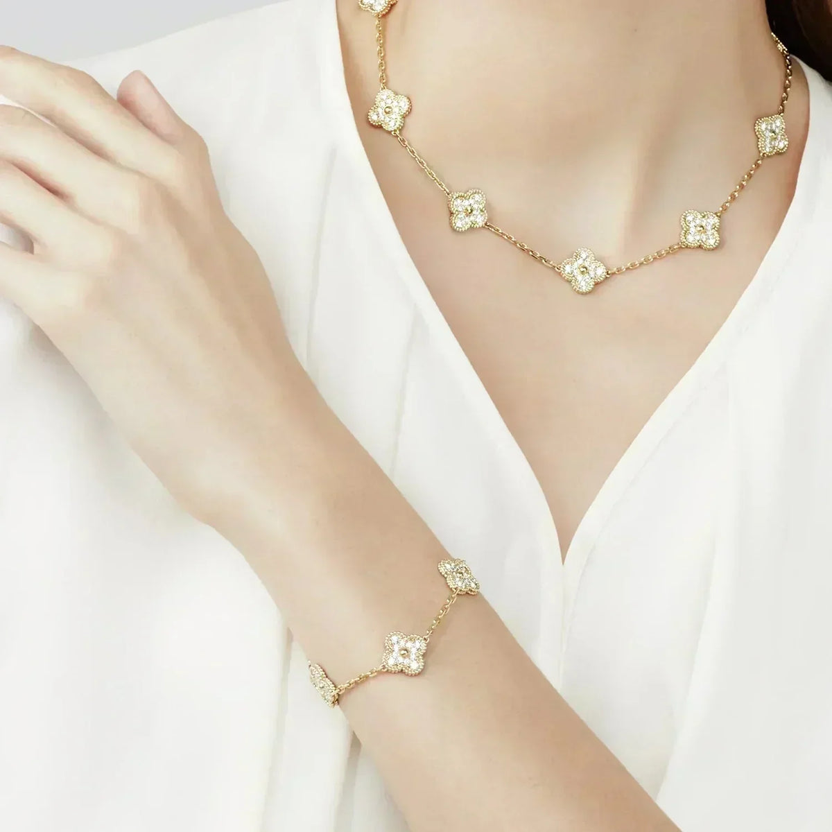 [Royal&Vicky]LUCKY CLOVER 5-MOTIF BRACELET - FULL-DIAMOND