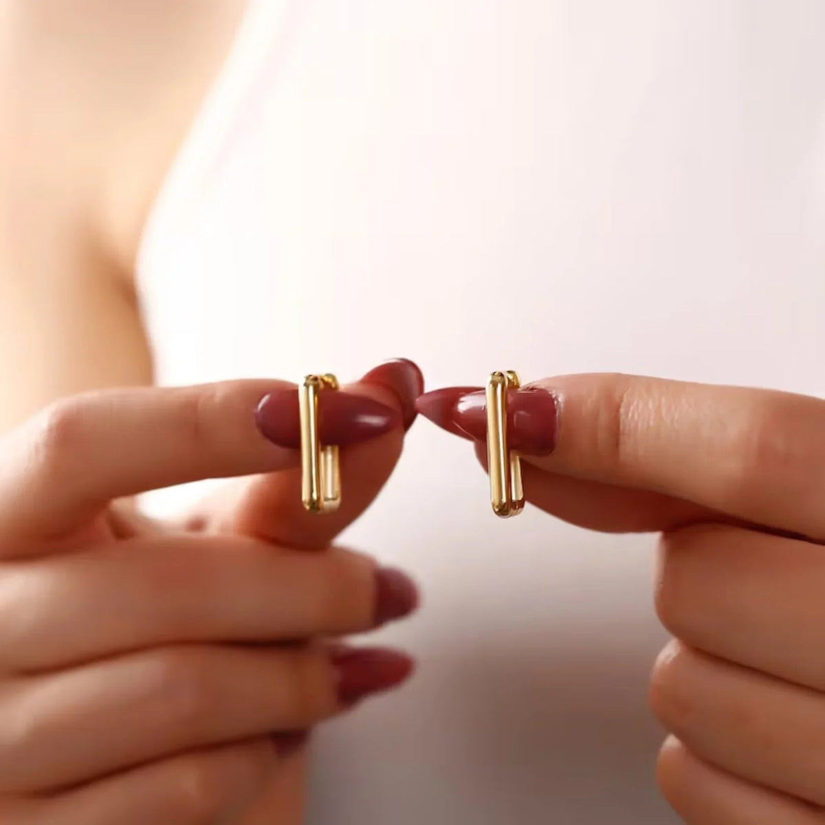 [Royal&Vicky]Ambrielle Gold U Hoops