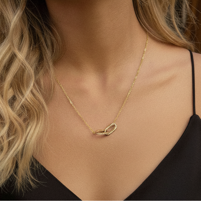 [Royal&Vicky]Zoelle Interlocking Diamond Pendant