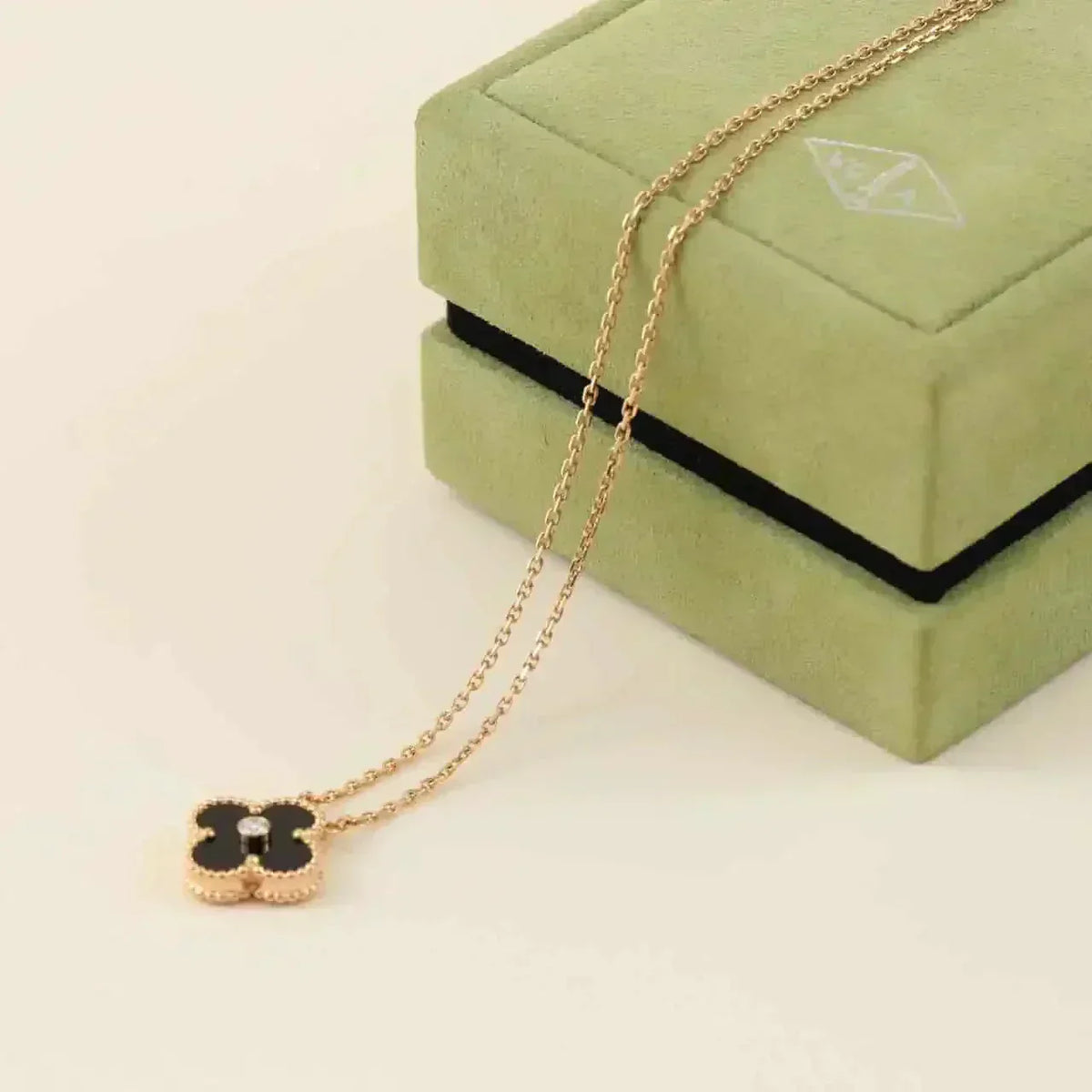 [Royal&Vicky]CLOVER 15MM DIAMOND ONYX NECKLACE