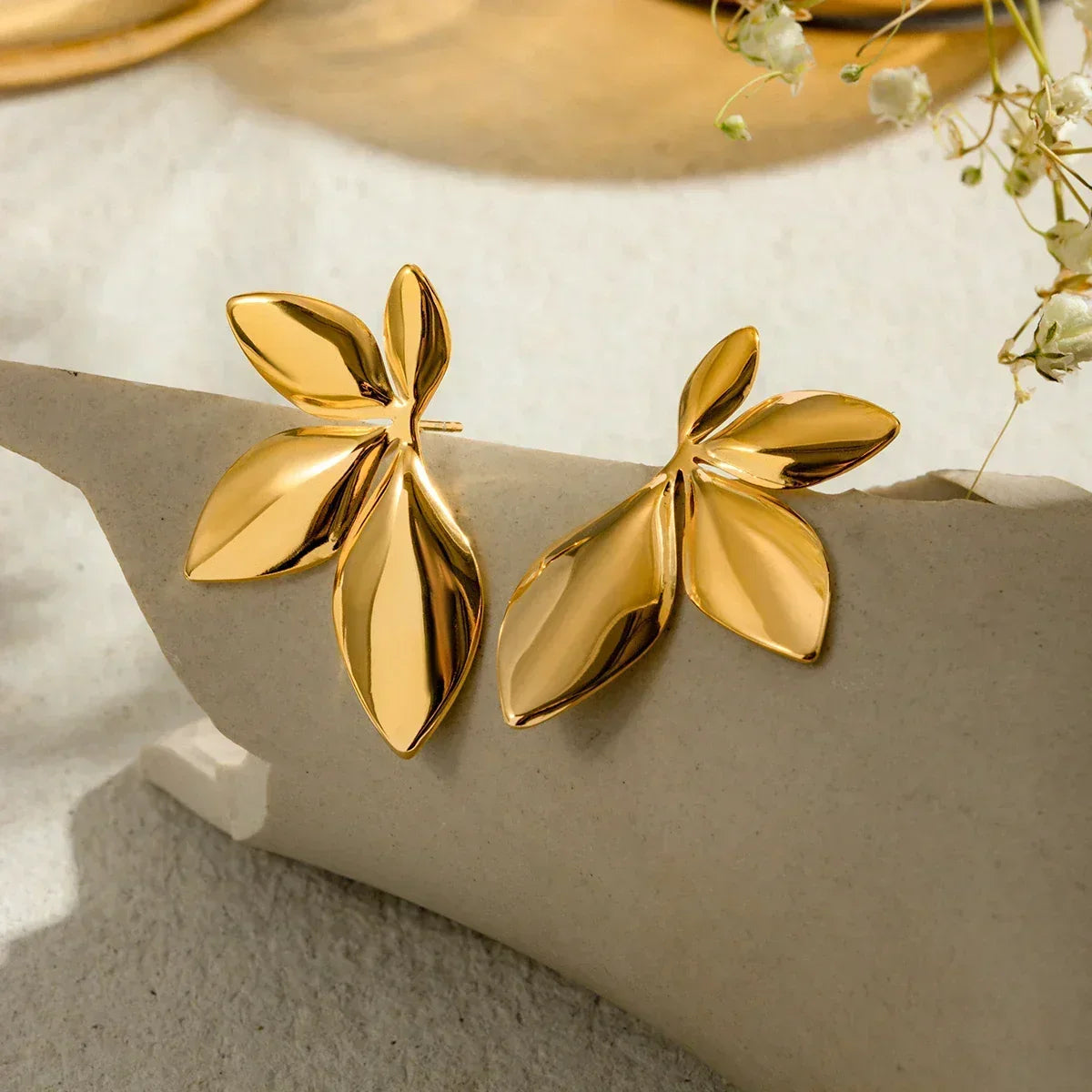 [Royal&Vicky]Velle Gold Petal Earrings