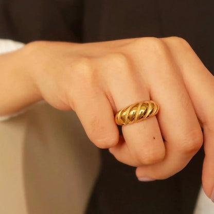 [Royal&Vicky]Amaia Gold Croissant Ring