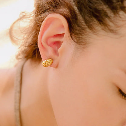 [Royal&Vicky]Croissant Huggie Earrings