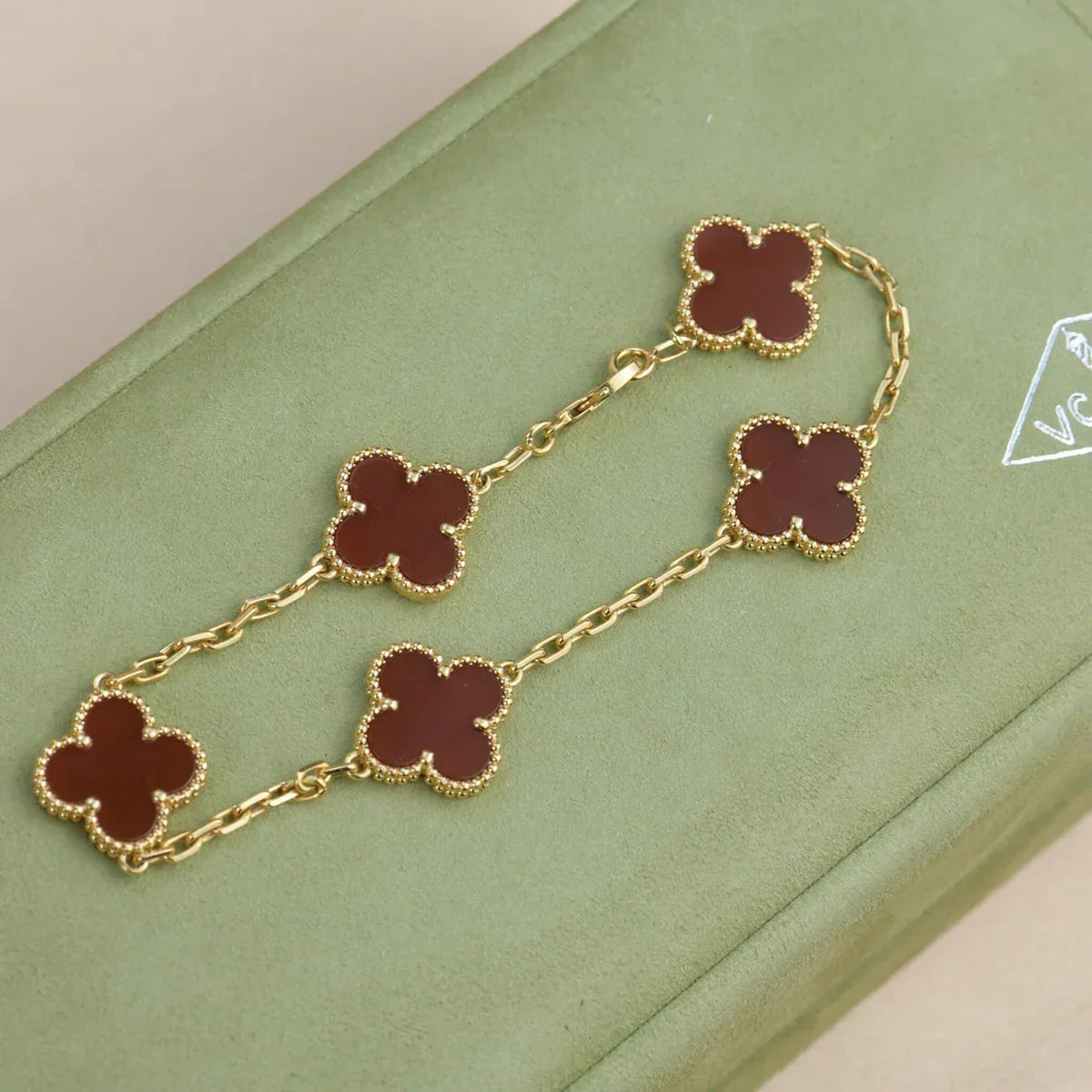 [Royal&Vicky]LUCKY CLOVER 5-MOTIF BRACELET - RED CARNELIAN COLLECTION