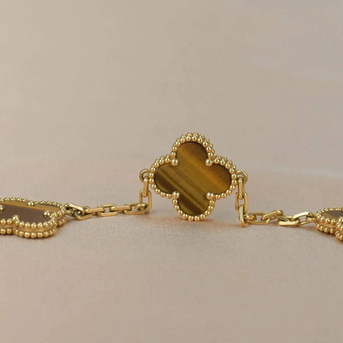 [Royal&Vicky]LUCKY CLOVER 5-MOTIF BRACELET -  TIGER’S EYE COLLECTION