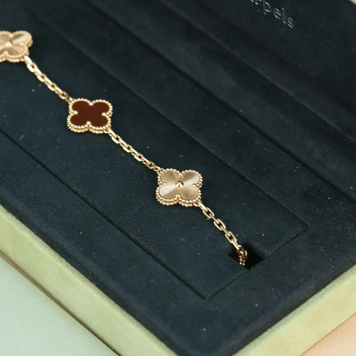 [Royal&Vicky]LUCKY CLOVER 5-MOTIF BRACELET - RED CARNELIAN COLLECTION