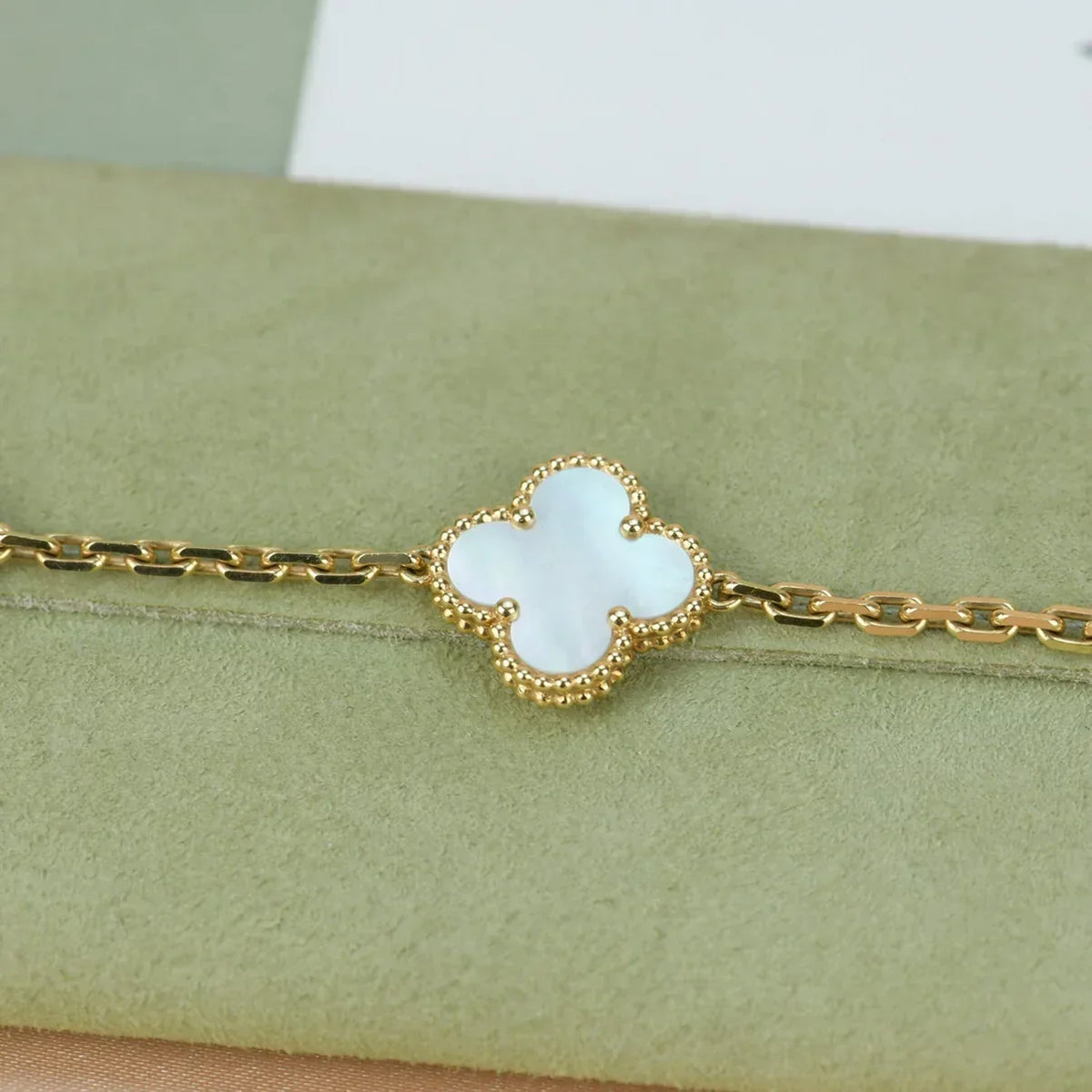 [Royal&Vicky]LUCKY CLOVER 5-MOTIF BRACELET - WHITE MOTHER-OF-PEARL COLLECTION