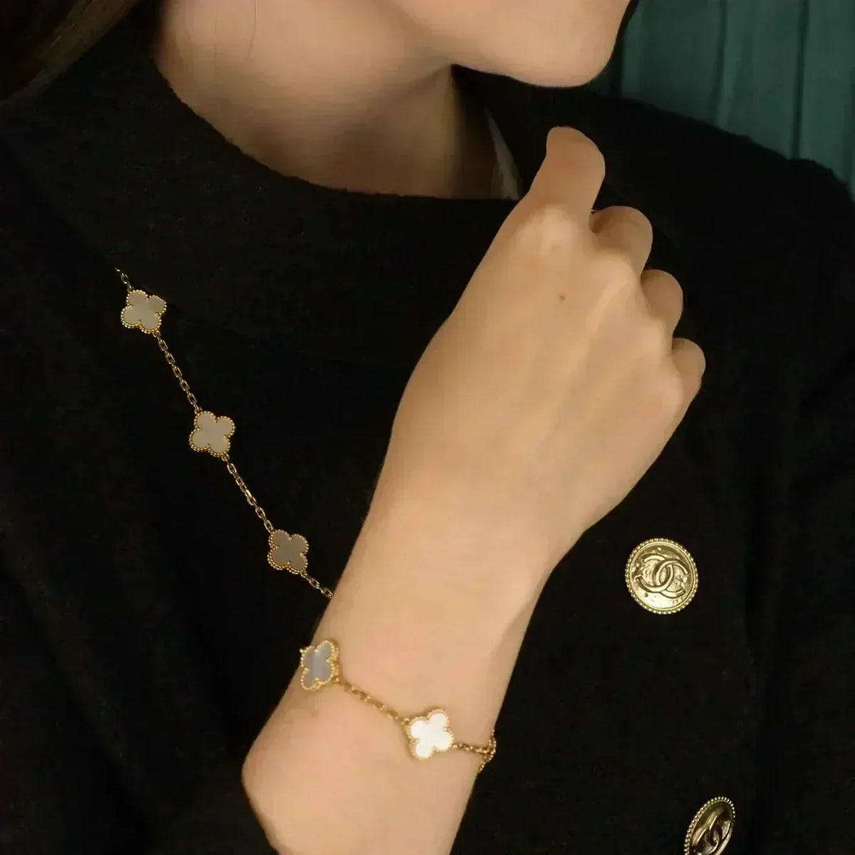 [Royal&Vicky]LUCKY CLOVER 5-MOTIF BRACELET - WHITE MOTHER-OF-PEARL COLLECTION