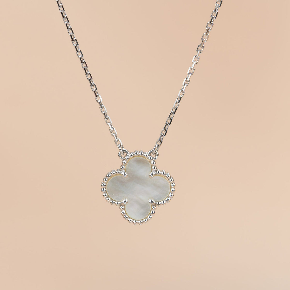 [Royal&Vicky]CLOVER  15MM WHITE MOTHER-OF-PEARL SILVER