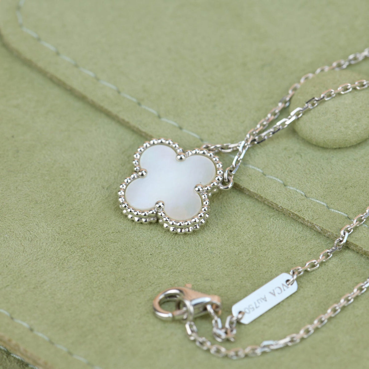 [Royal&Vicky]CLOVER  15MM WHITE MOTHER-OF-PEARL SILVER