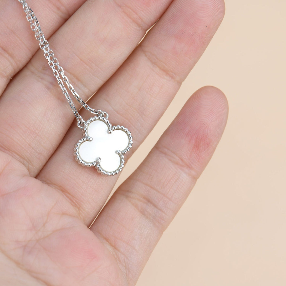 [Royal&Vicky]CLOVER  15MM WHITE MOTHER-OF-PEARL SILVER
