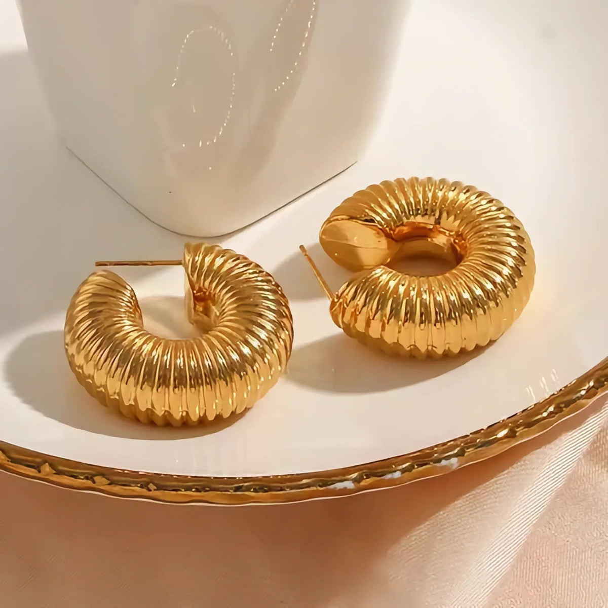 [Royal&Vicky]Aubrey Textured Gold Hoops