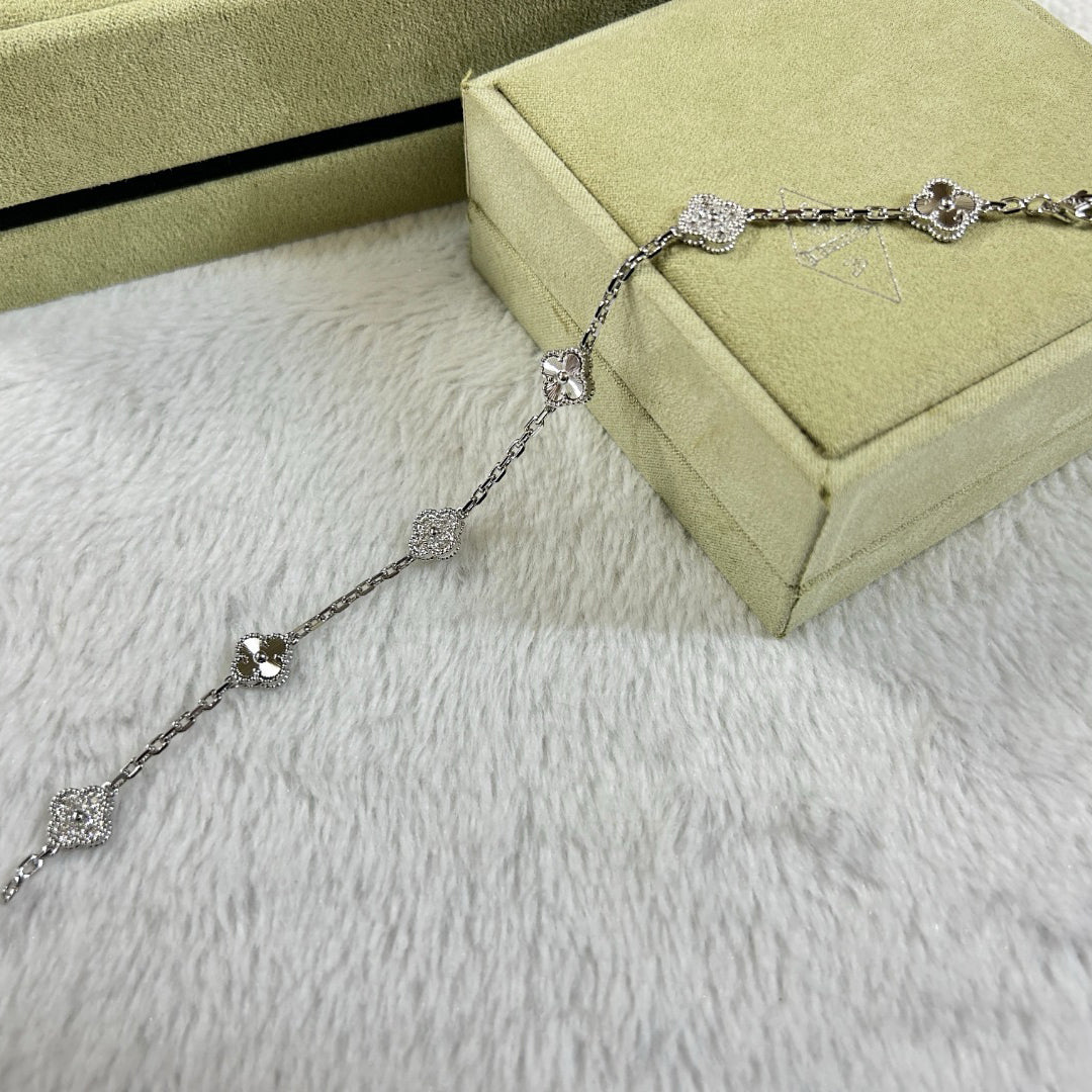 [Royal&Vicky]CLOVER 6 MOTIF DIAMOND LASER BRACELET
