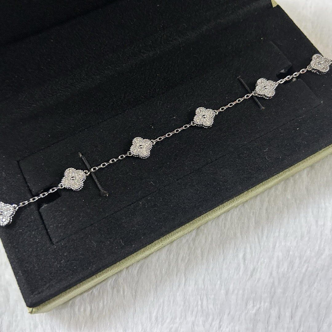 [Royal&Vicky]CLOVER 6 MOTIF DIAMOND BRACELET