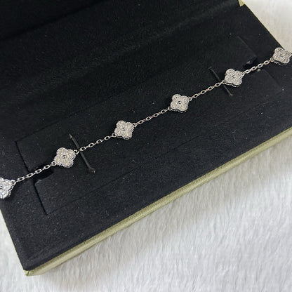[Royal&Vicky]CLOVER 6 MOTIF DIAMOND BRACELET