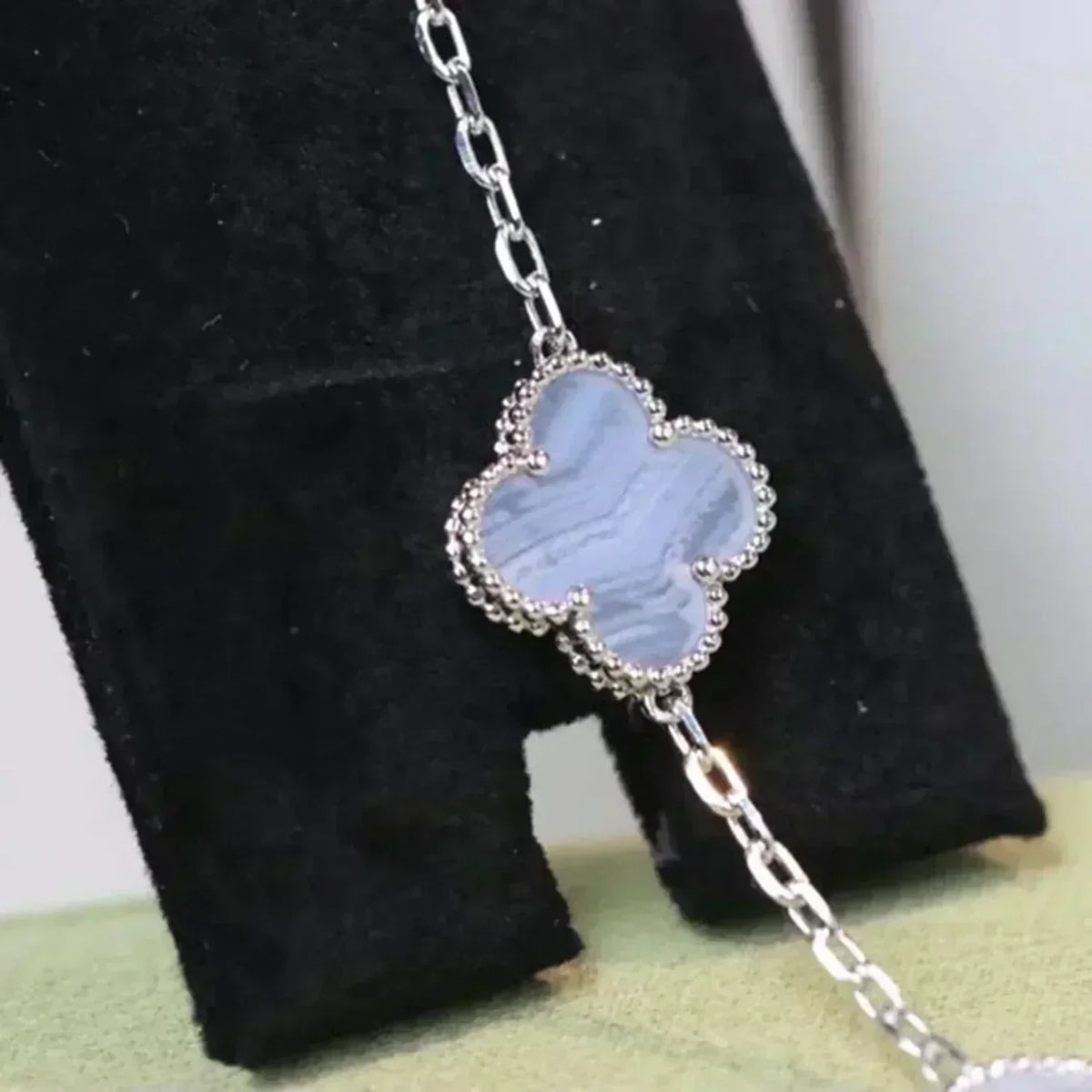 [Royal&Vicky]LUCKY CLOVER 5-MOTIF BRACELET - PURPLE CHALCEDONY COLLECTION