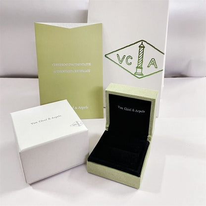 [Royal&Vicky]VA CLOVER BRACELET NECKLACE RING BOX GIFT BAG