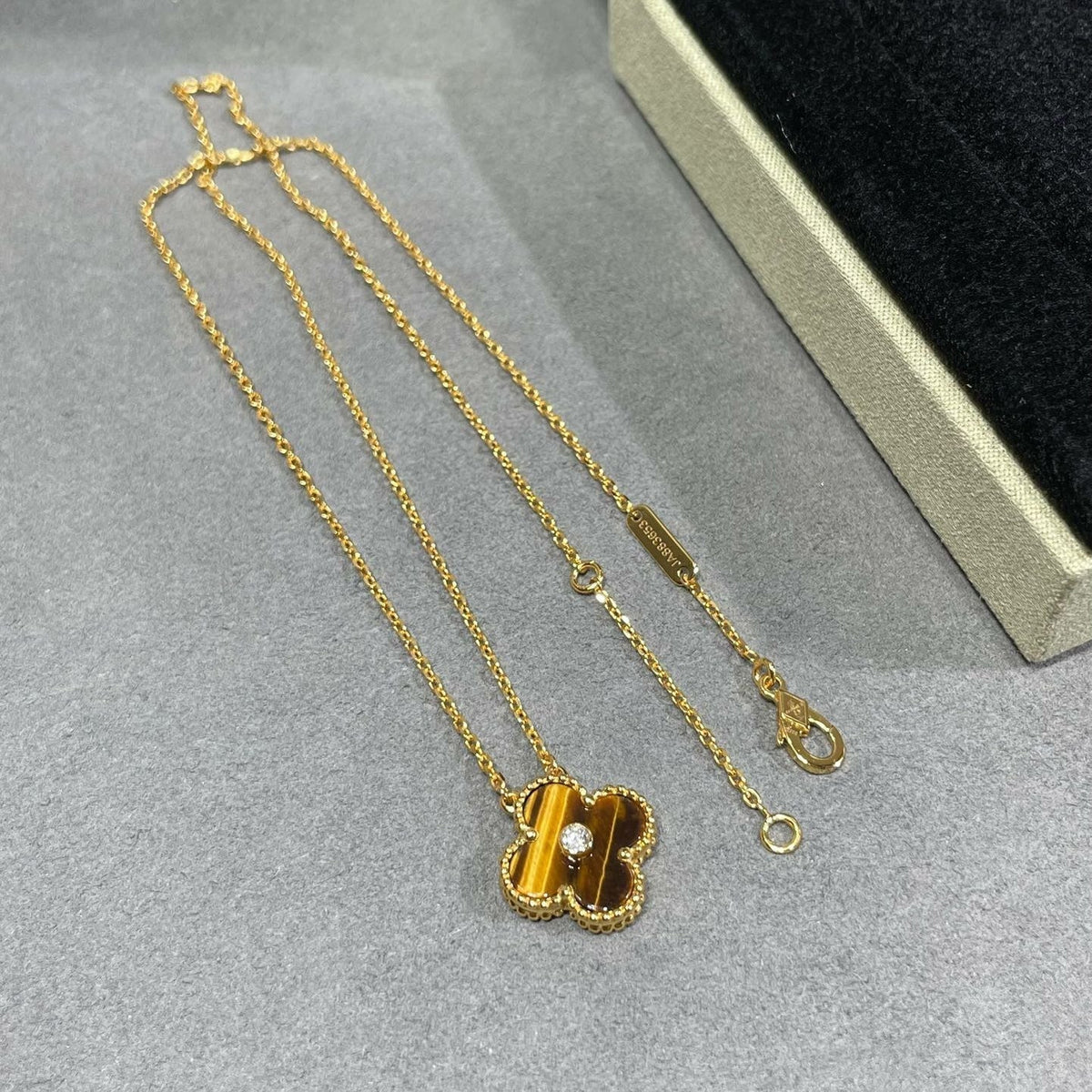 [Royal&Vicky]CLOVER 15MM DIAMOND AND YELLOW TIGER'S EYE AGATE necklace