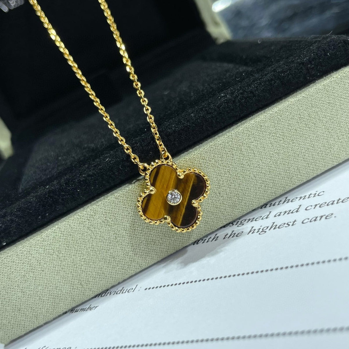 [Royal&Vicky]CLOVER 15MM DIAMOND AND YELLOW TIGER'S EYE AGATE necklace