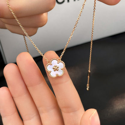 [Royal&Vicky]LUCKY  WHITE MOP  PLUM BLOSSOM NECKLACE