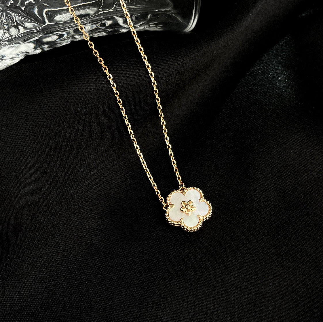 [Royal&Vicky]LUCKY  WHITE MOP  PLUM BLOSSOM NECKLACE