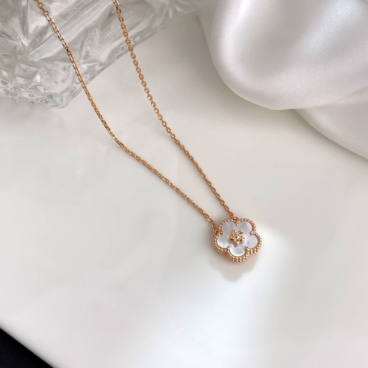[Royal&Vicky]LUCKY  WHITE MOP  PLUM BLOSSOM NECKLACE