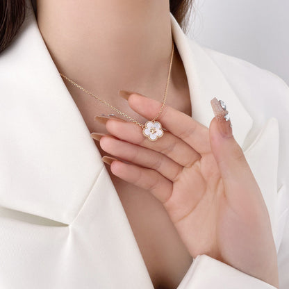 [Royal&Vicky]LUCKY  WHITE MOP  PLUM BLOSSOM NECKLACE