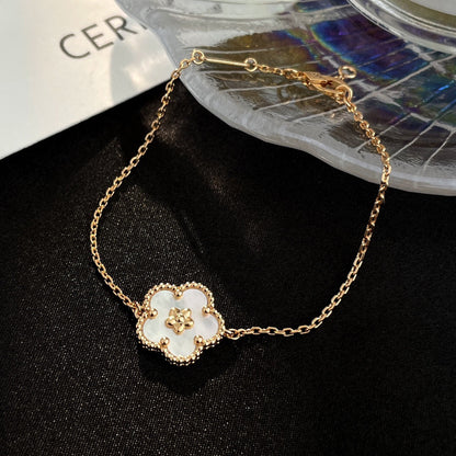 [Royal&Vicky]LUCKY WHITE MOP PLUM BLOSSOM  BRACELET
