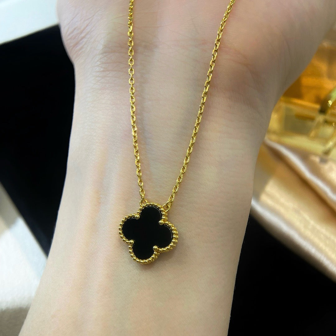 [Royal&Vicky]CLOVER 15MM BLACK ONYX SINGLE FLOWER NECKLACE