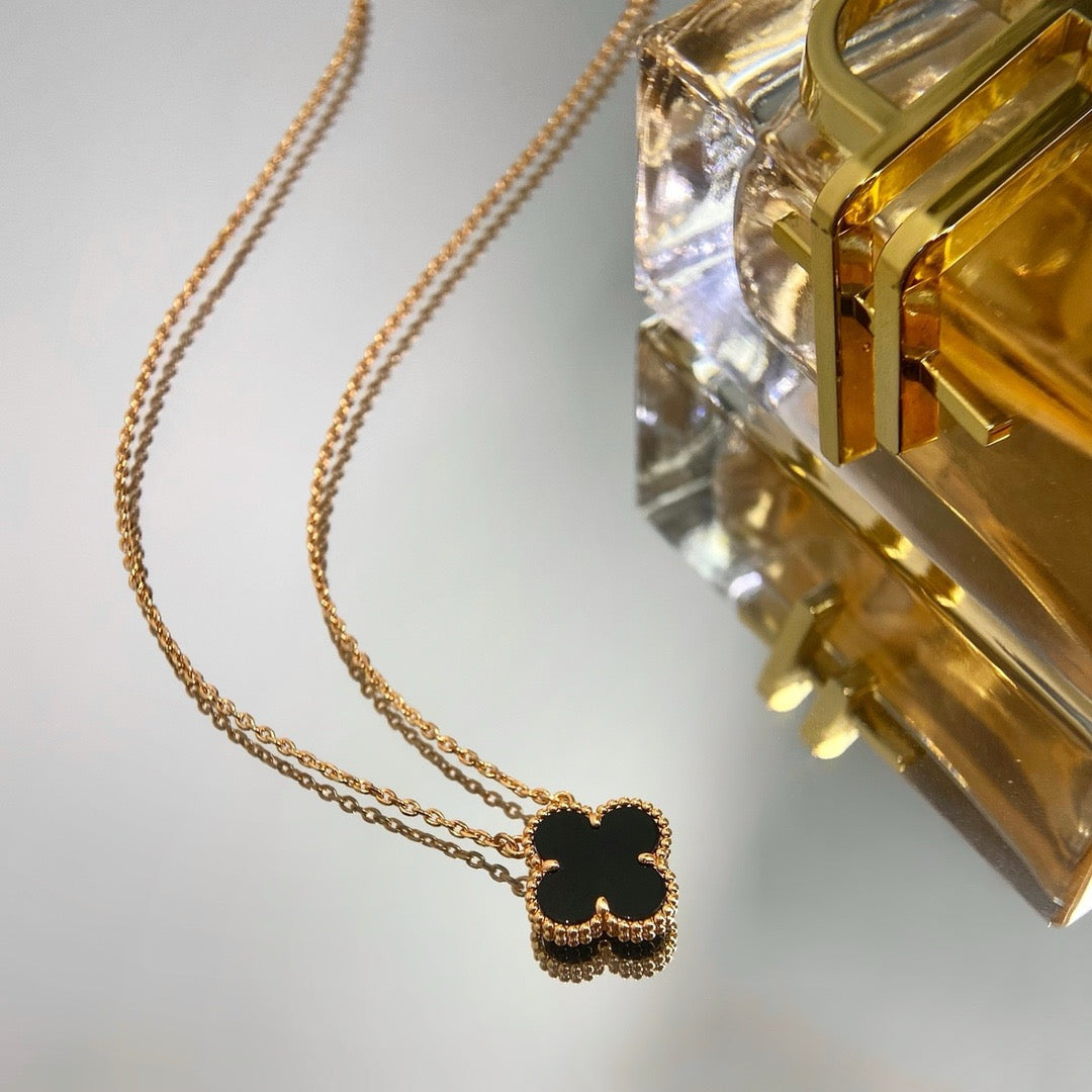 [Royal&Vicky]CLOVER 15MM BLACK ONYX SINGLE FLOWER NECKLACE