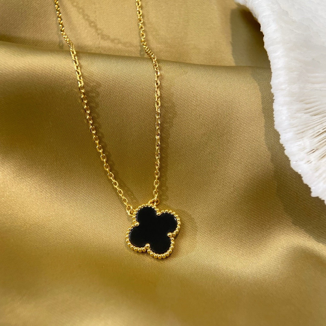 [Royal&Vicky]CLOVER 15MM BLACK ONYX SINGLE FLOWER NECKLACE