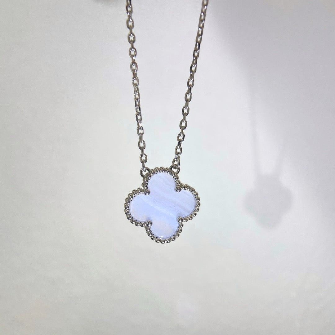 [Royal&Vicky]CLOVER 15MM BLUE CHALCEDONY NECKLACE SILVER