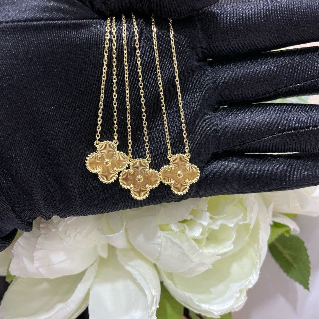 [Royal&Vicky]CLOVER 15MM LASER NECKLACE