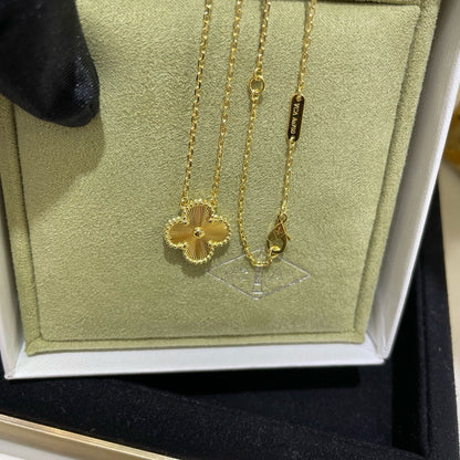 [Royal&Vicky]CLOVER 15MM LASER NECKLACE