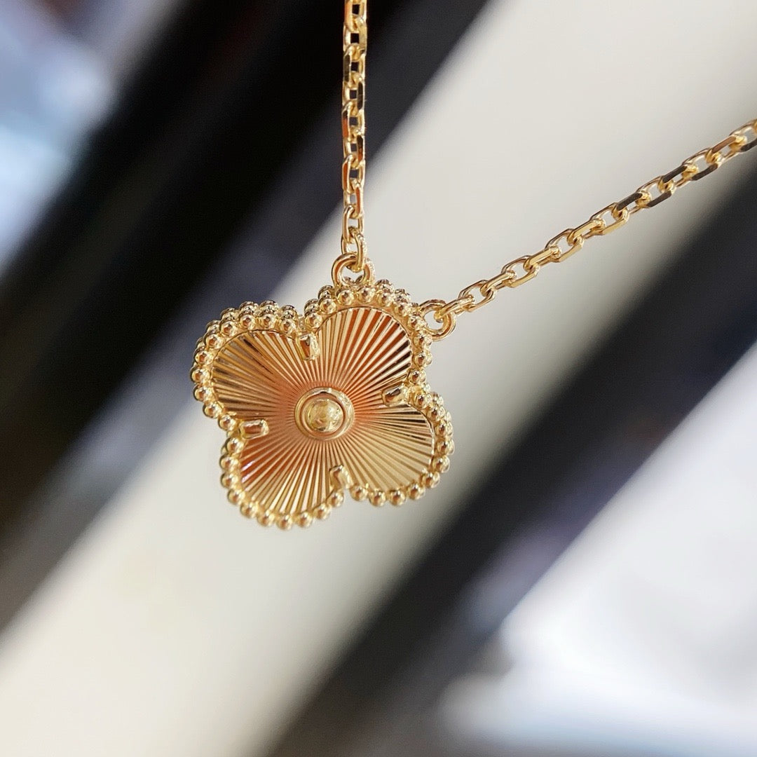 [Royal&Vicky]CLOVER 15MM LASER NECKLACE