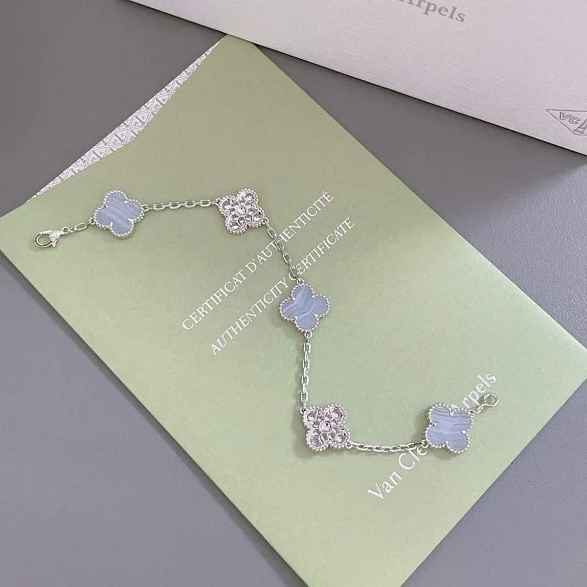 [Royal&Vicky]LUCKY CLOVER 5-MOTIF BRACELET - PURPLE CHALCEDONY COLLECTION