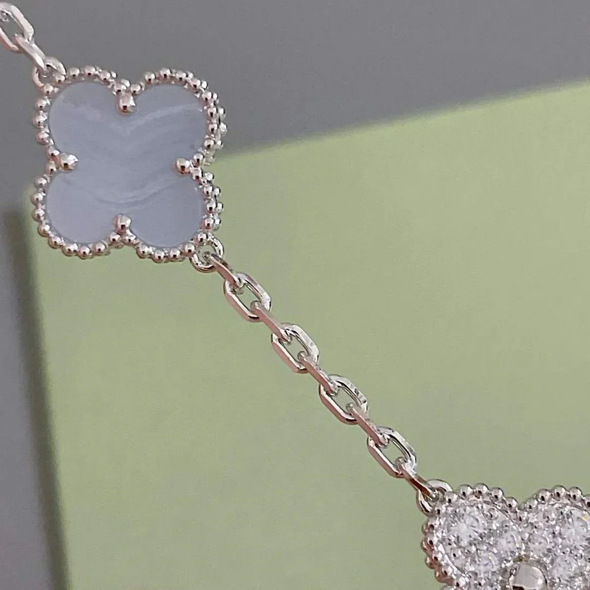 [Royal&Vicky]LUCKY CLOVER 5-MOTIF BRACELET - PURPLE CHALCEDONY COLLECTION