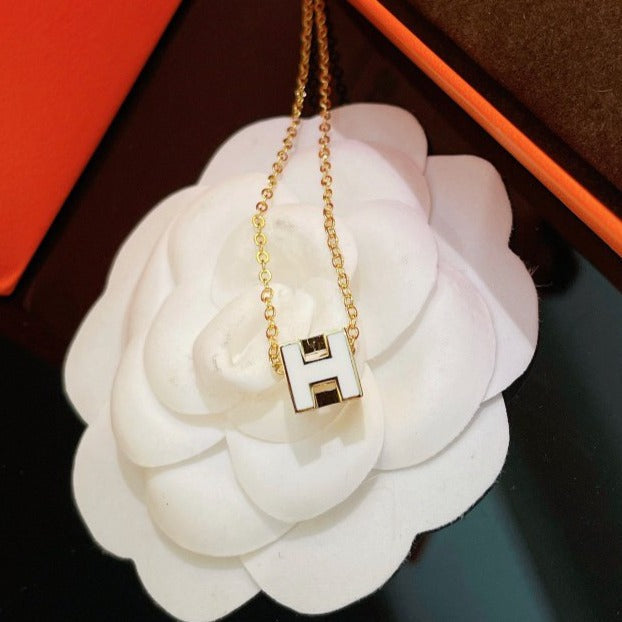 [Royal&Vicky]H WHITE SQUARE GOLD NECKLACE
